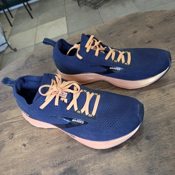 Brooks Levitate 3 Navy and Copper Athletic Shoes - Picture 2 of 8